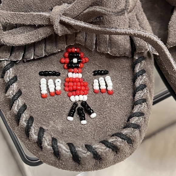 MINNETONKA Suede Moccasins, gray size 6 - Picture 8 of 13